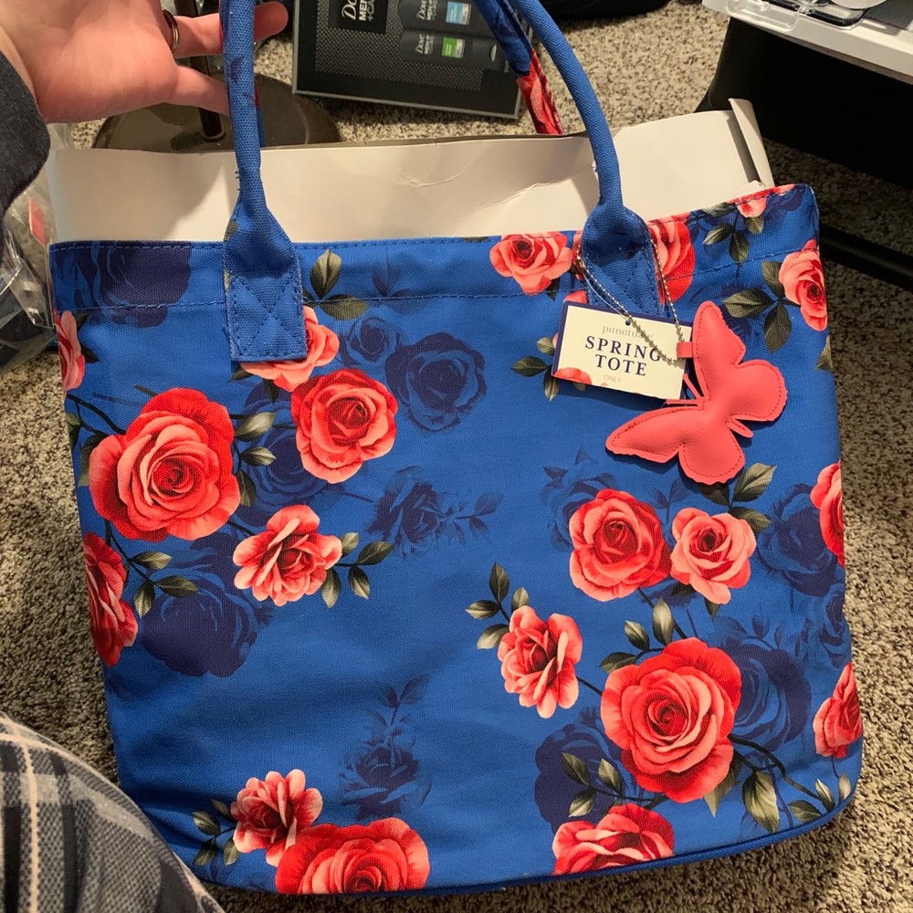 Barnes and noble spring tote